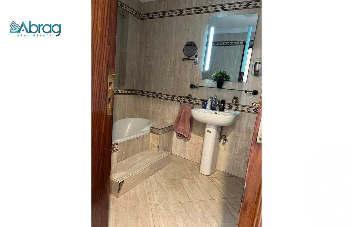 https://aqarmap.com.eg/en/listing/5357302-for-sale-cairo-el-sheikh-zayed-city-compounds-hadayek-el-mohandiseen