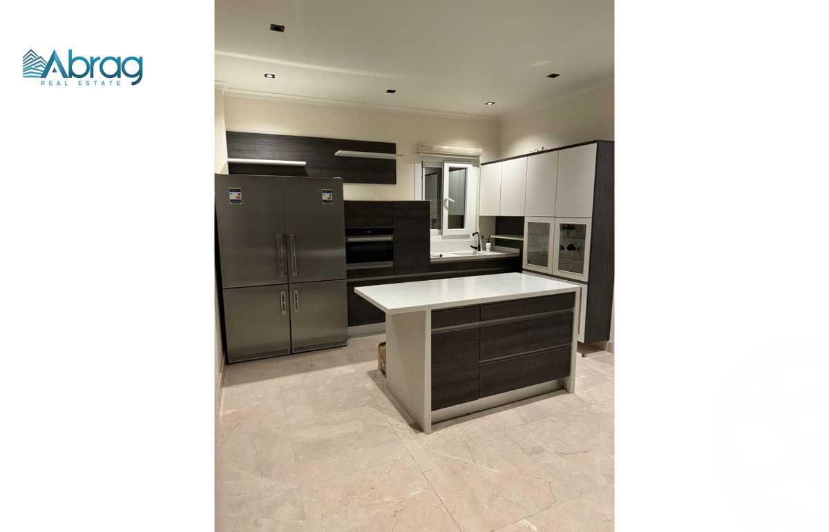 https://aqarmap.com.eg/en/listing/5454771-for-sale-cairo-el-sheikh-zayed-city-compounds-royal-city