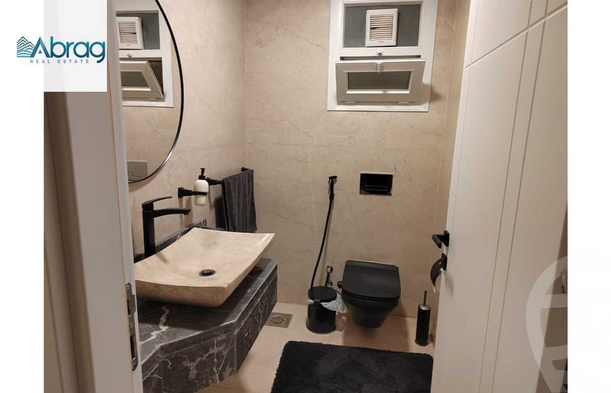 https://aqarmap.com.eg/en/listing/5454771-for-sale-cairo-el-sheikh-zayed-city-compounds-royal-city