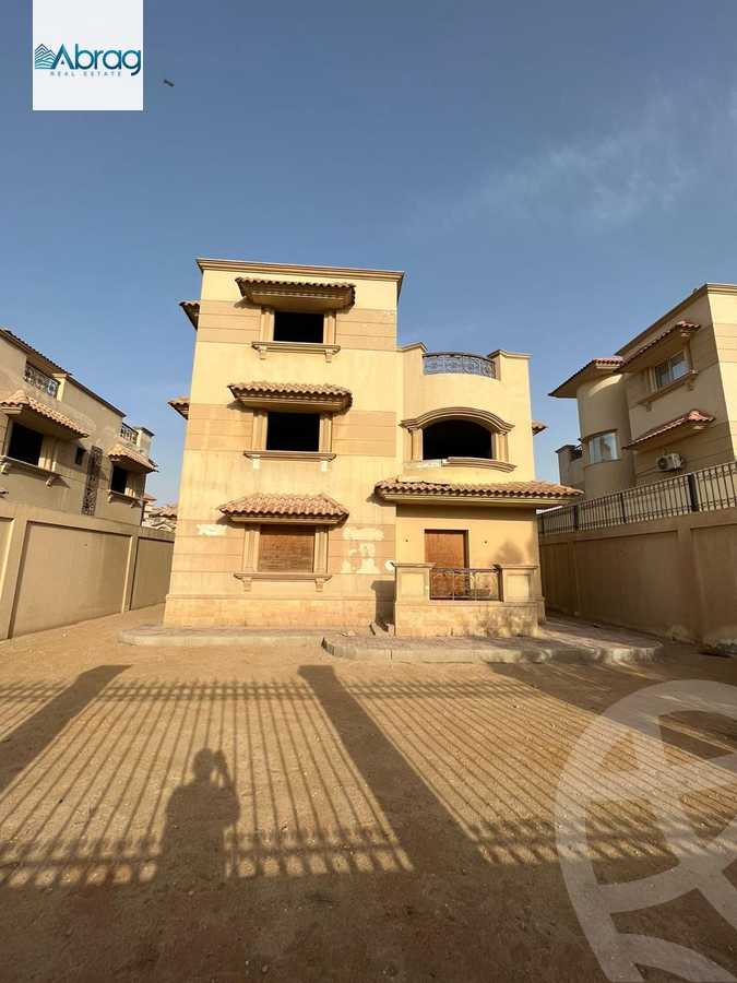 https://aqarmap.com.eg/en/listing/6228090-for-sale-cairo-el-sheikh-zayed-city-compounds-royal-city