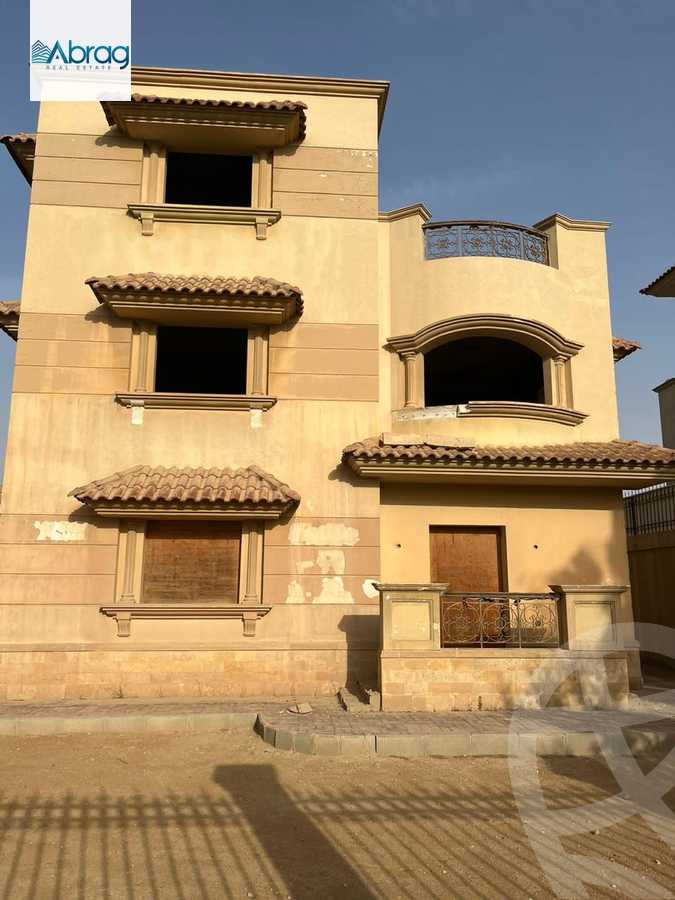 https://aqarmap.com.eg/en/listing/6228090-for-sale-cairo-el-sheikh-zayed-city-compounds-royal-city