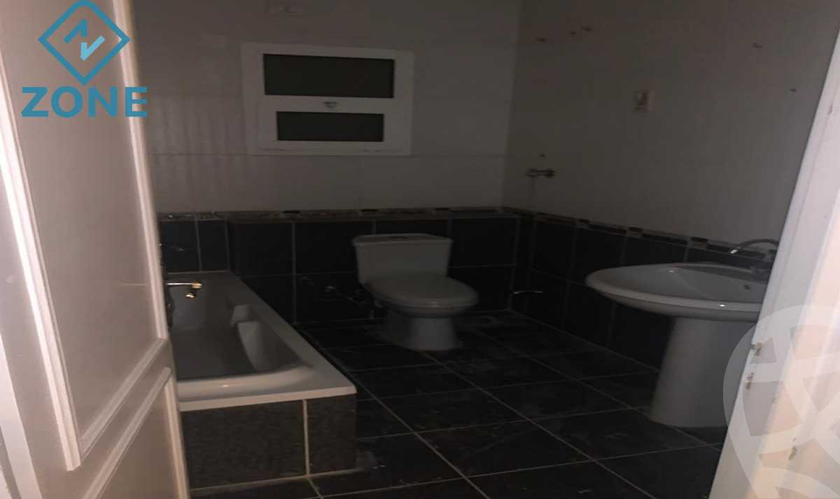 https://aqarmap.com.eg/ar/listing/3992807-for-rent-cairo-new-cairo-madinaty-lmntq-lwl-fylt-first-zone-villas