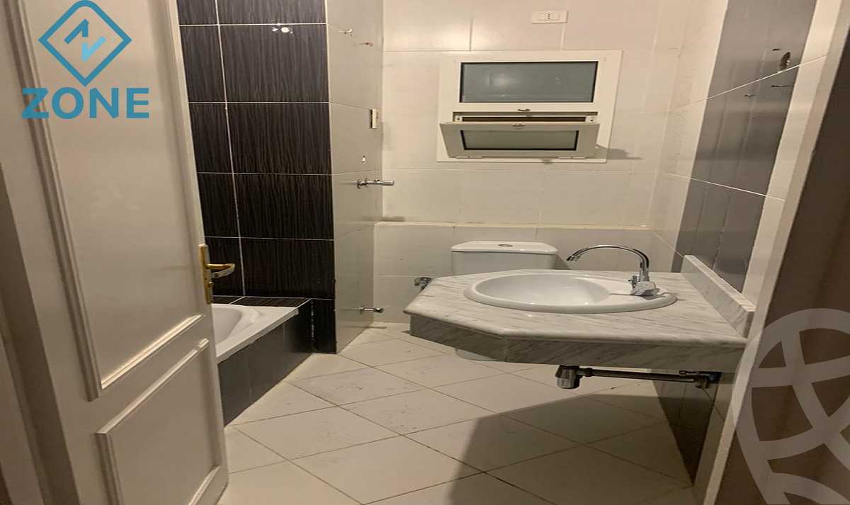 https://aqarmap.com.eg/ar/listing/3992807-for-rent-cairo-new-cairo-madinaty-lmntq-lwl-fylt-first-zone-villas