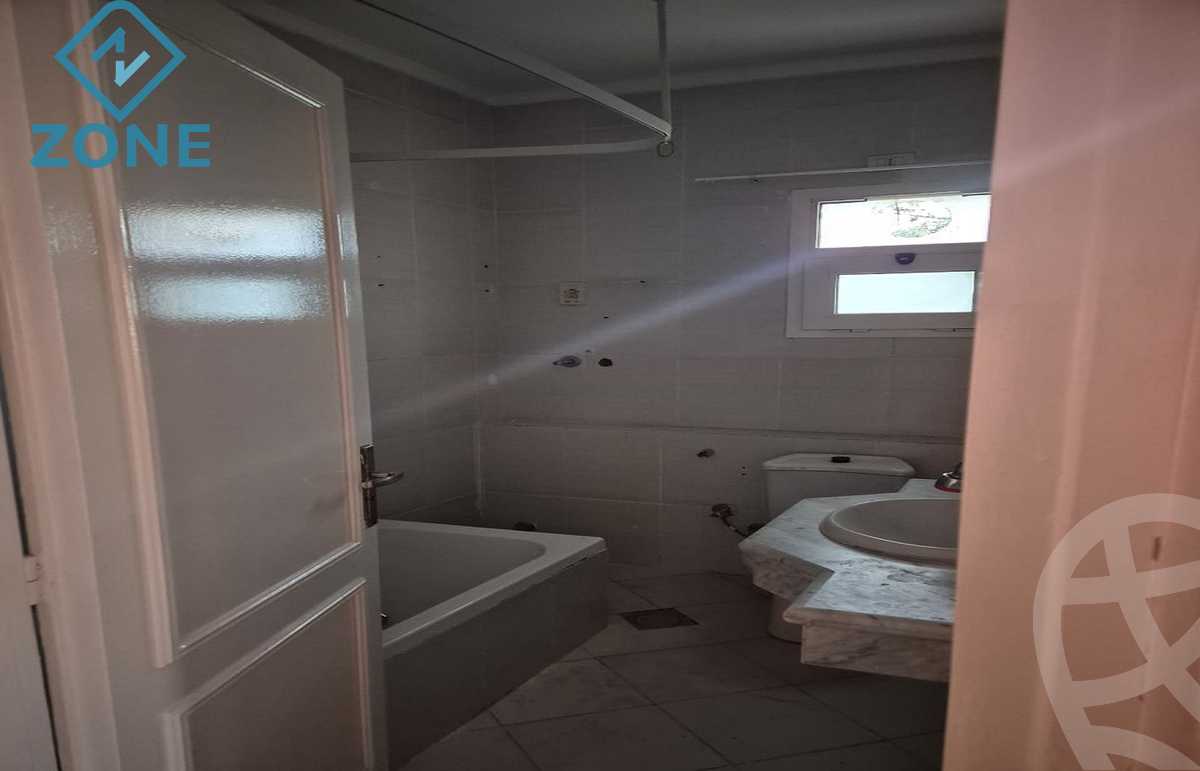https://aqarmap.com.eg/en/listing/6041734-for-sale-cairo-new-cairo-madinaty-lmntq-lwl-fylt-talaat-mostafa-rd