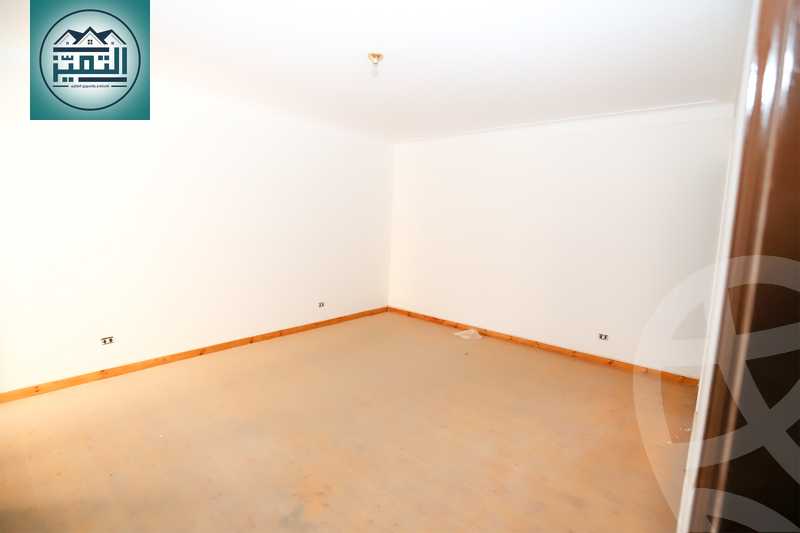 https://aqarmap.com.eg/en/listing/4102264-for-sale-alexandria-kafr-abdo-sant-square-st
