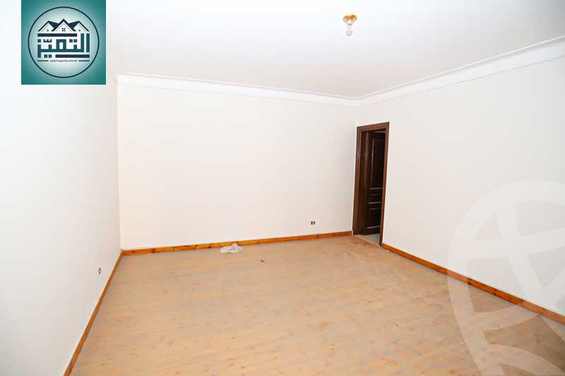 https://aqarmap.com.eg/en/listing/4102264-for-sale-alexandria-kafr-abdo-sant-square-st