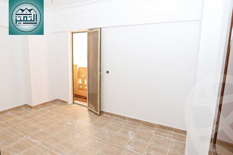 https://aqarmap.com.eg/en/listing/4102264-for-sale-alexandria-kafr-abdo-sant-square-st