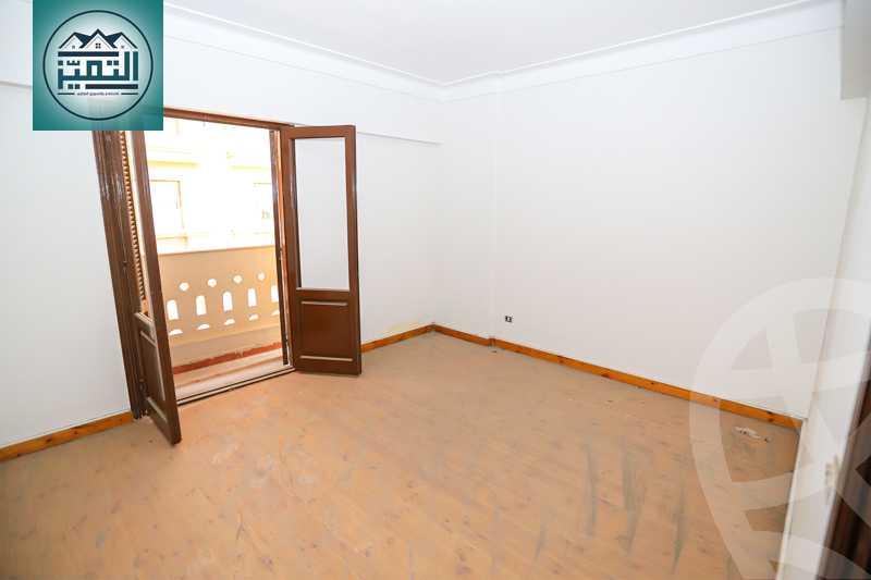 https://aqarmap.com.eg/en/listing/4102264-for-sale-alexandria-kafr-abdo-sant-square-st