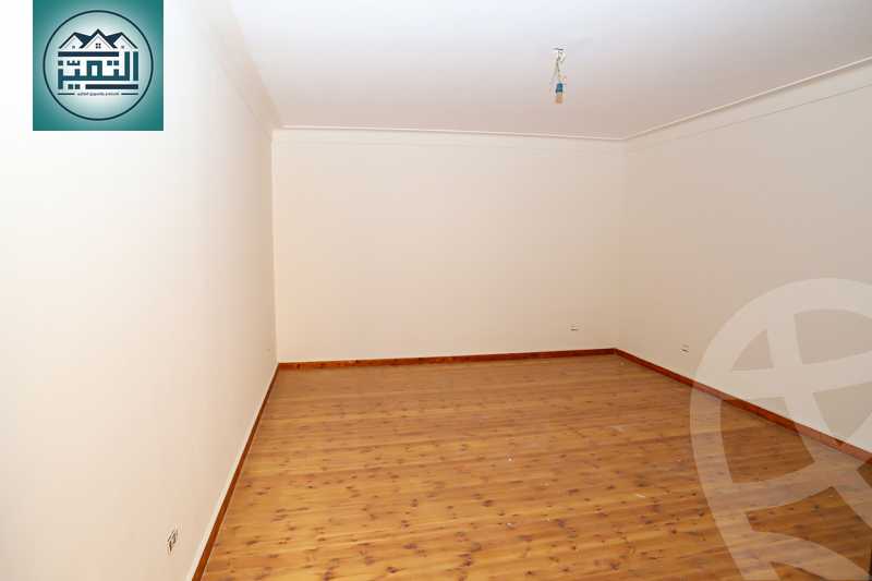 https://aqarmap.com.eg/en/listing/4102300-for-sale-alexandria-kafr-abdo-sant-square-st