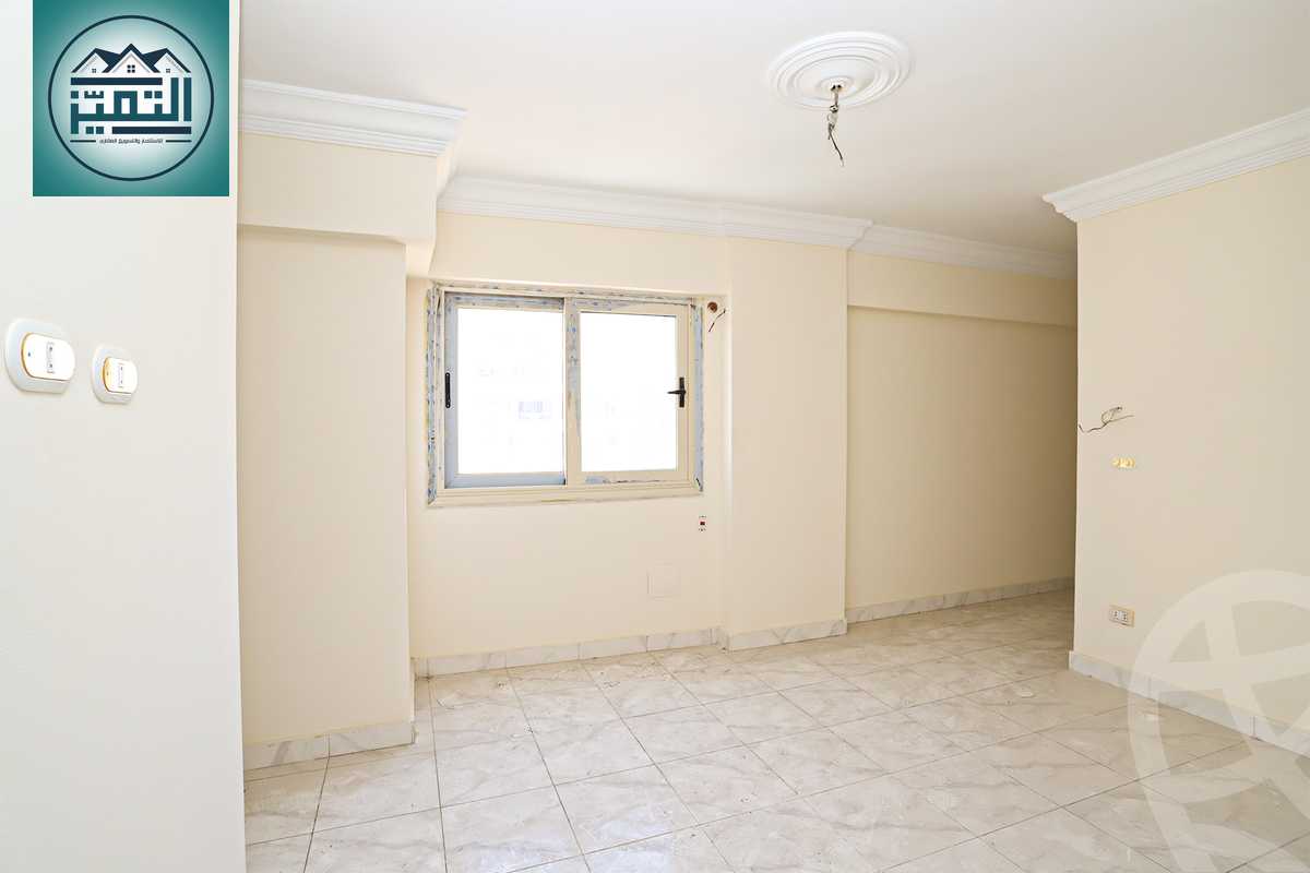 https://aqarmap.com.eg/ar/listing/4283246-for-rent-alexandria-kafr-abdo-sant-square-st