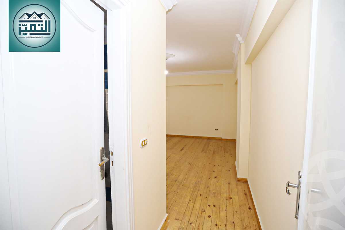 https://aqarmap.com.eg/ar/listing/4283246-for-rent-alexandria-kafr-abdo-sant-square-st