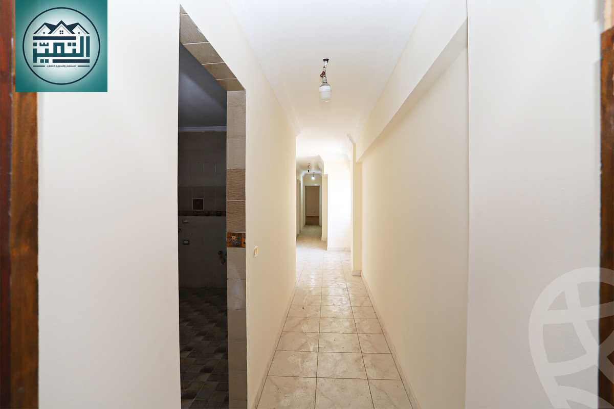 https://aqarmap.com.eg/ar/listing/4283246-for-rent-alexandria-kafr-abdo-sant-square-st