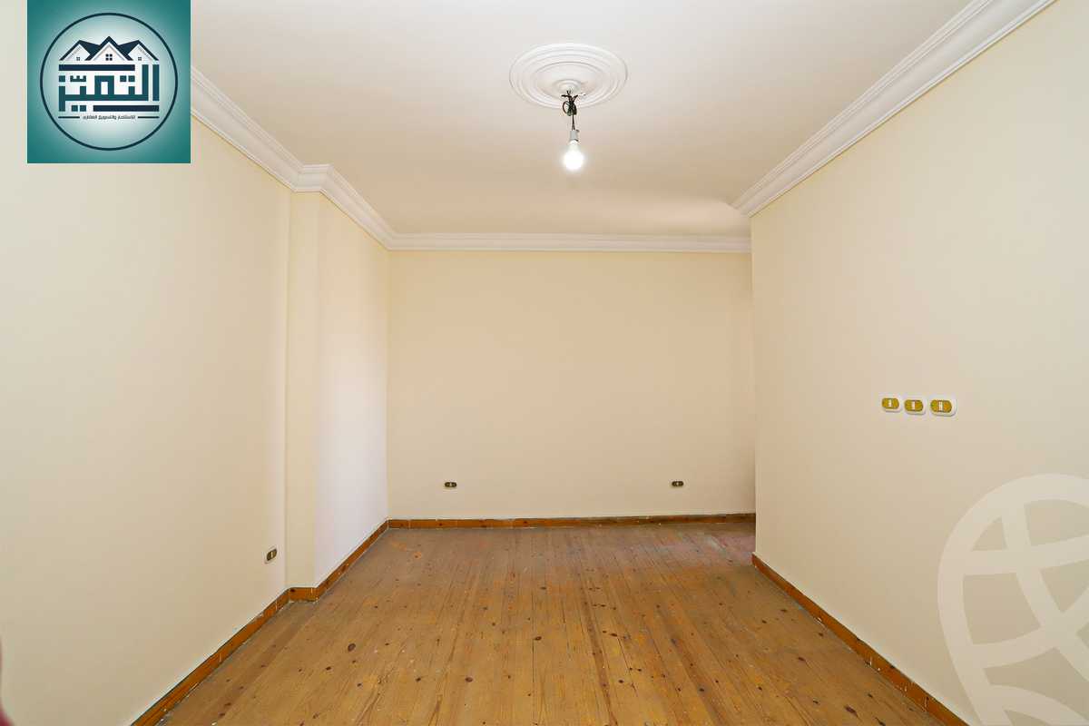 https://aqarmap.com.eg/ar/listing/4283246-for-rent-alexandria-kafr-abdo-sant-square-st