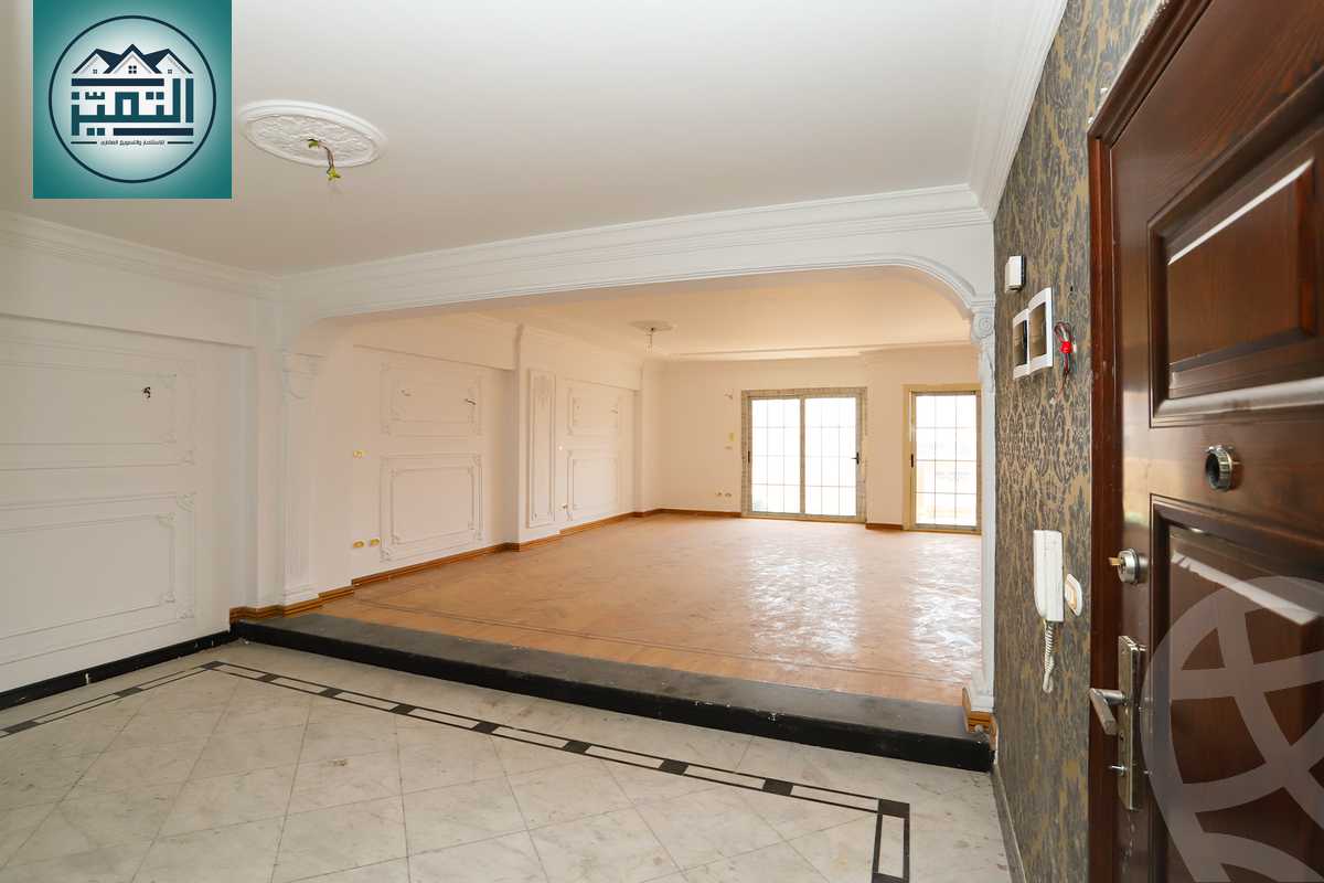 https://aqarmap.com.eg/ar/listing/4283246-for-rent-alexandria-kafr-abdo-sant-square-st