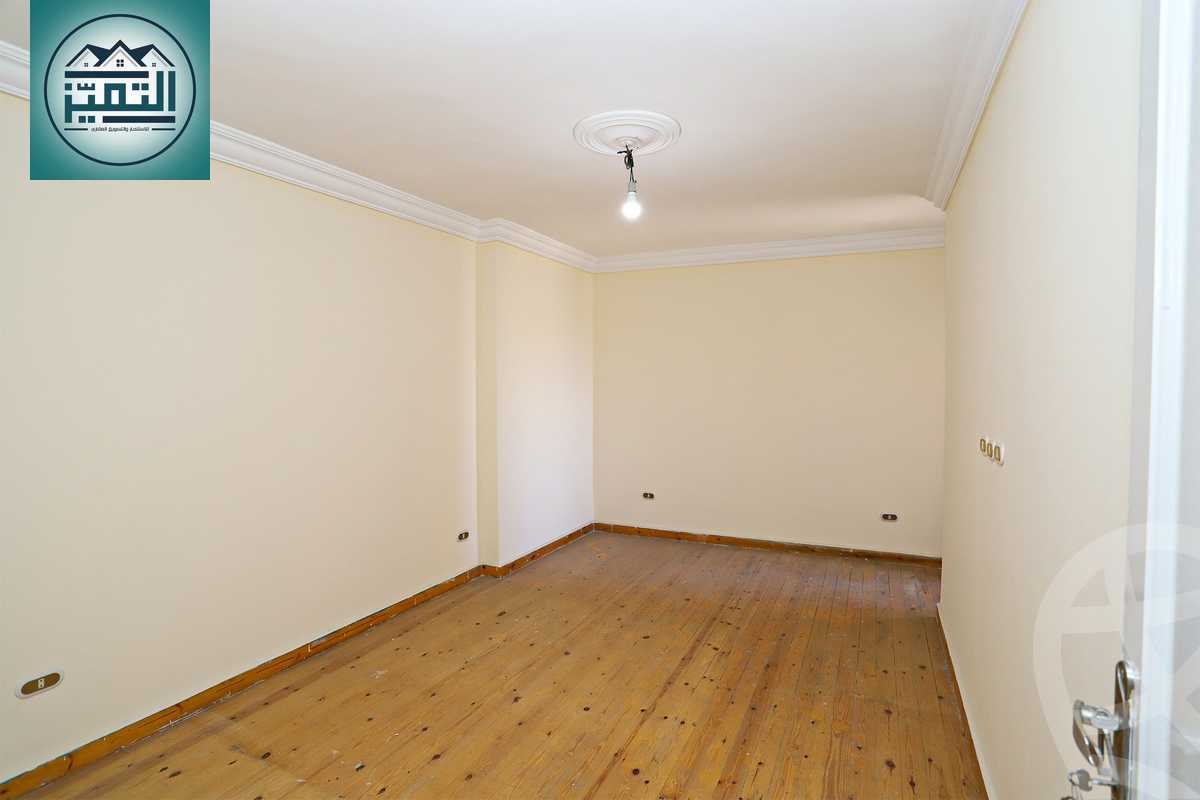 https://aqarmap.com.eg/ar/listing/4283246-for-rent-alexandria-kafr-abdo-sant-square-st
