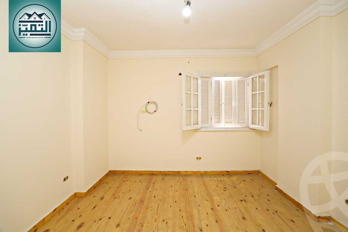 https://aqarmap.com.eg/ar/listing/4283246-for-rent-alexandria-kafr-abdo-sant-square-st