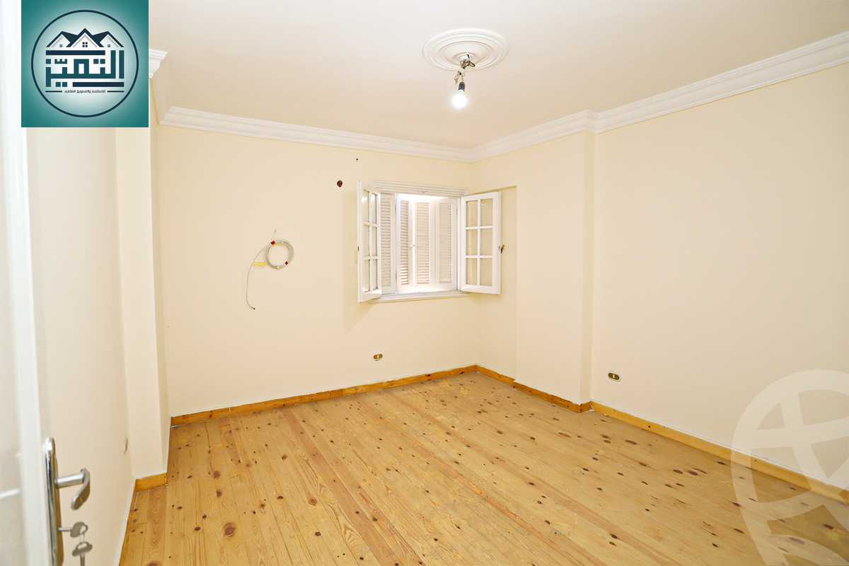 https://aqarmap.com.eg/ar/listing/4283246-for-rent-alexandria-kafr-abdo-sant-square-st