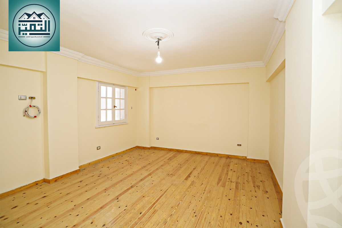 https://aqarmap.com.eg/ar/listing/4283246-for-rent-alexandria-kafr-abdo-sant-square-st
