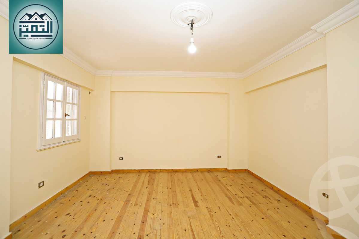 https://aqarmap.com.eg/ar/listing/4283246-for-rent-alexandria-kafr-abdo-sant-square-st