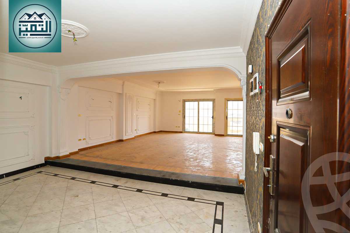 https://aqarmap.com.eg/ar/listing/4283246-for-rent-alexandria-kafr-abdo-sant-square-st