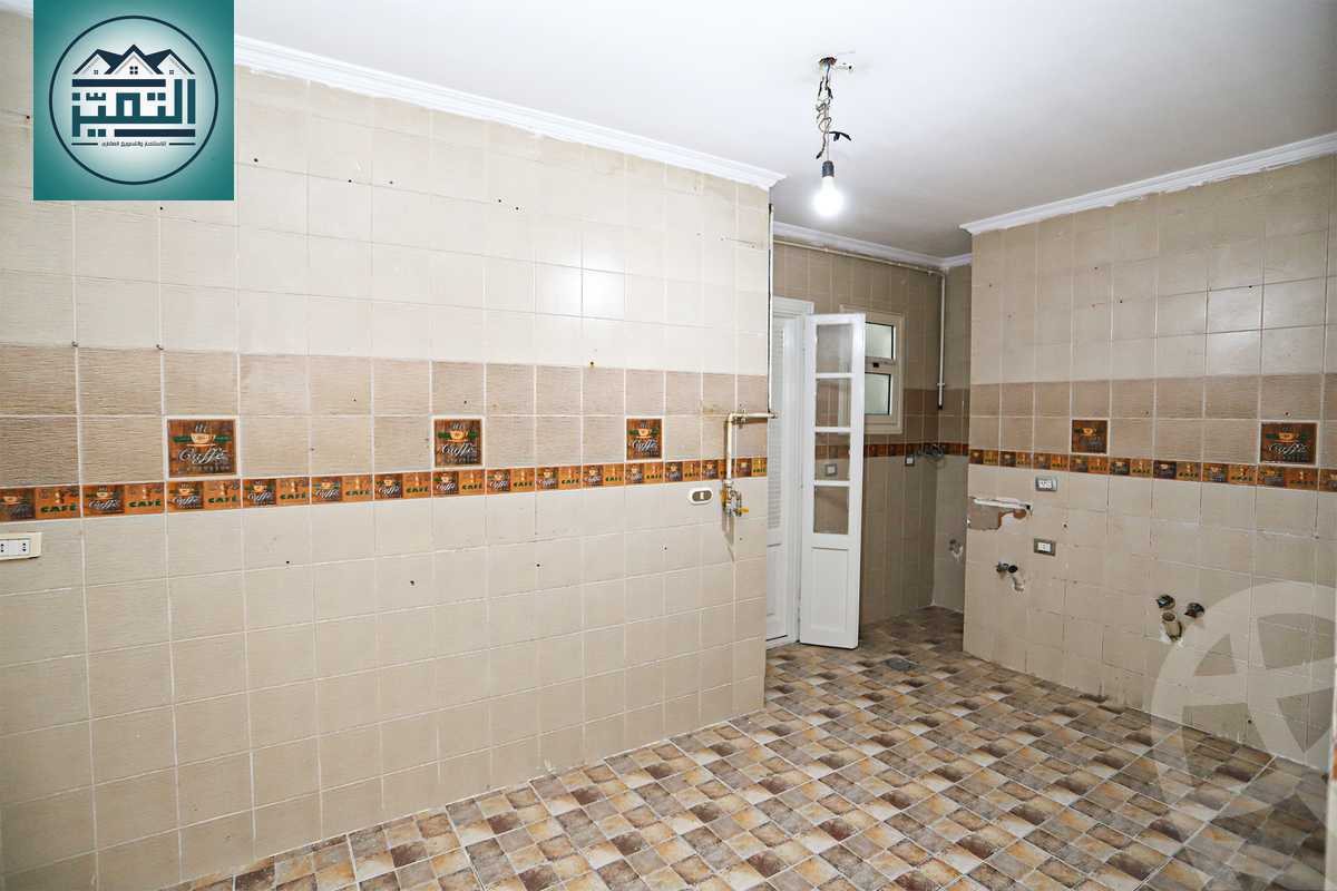 https://aqarmap.com.eg/ar/listing/4283246-for-rent-alexandria-kafr-abdo-sant-square-st