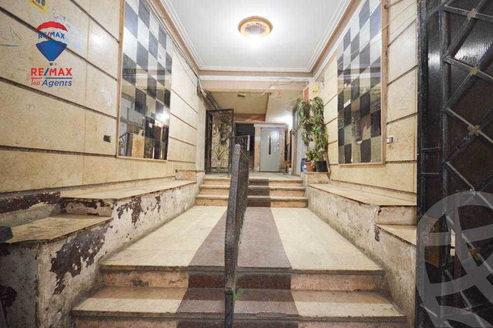 https://aqarmap.com.eg/ar/listing/3873086-for-sale-alexandria-miami-khld-bn-lwlyd
