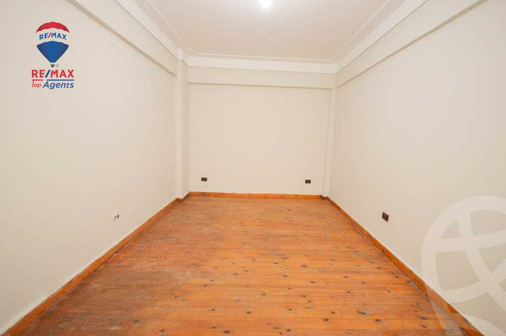 https://aqarmap.com.eg/ar/listing/3873086-for-sale-alexandria-miami-khld-bn-lwlyd