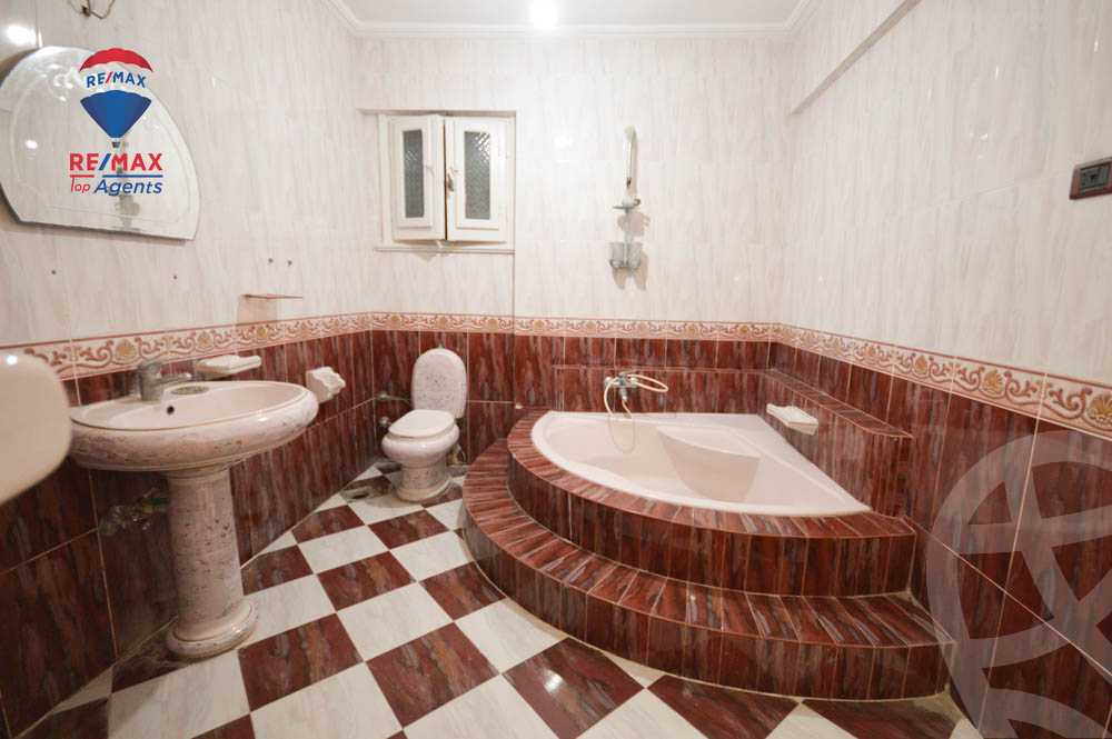 https://aqarmap.com.eg/ar/listing/3873086-for-sale-alexandria-miami-khld-bn-lwlyd