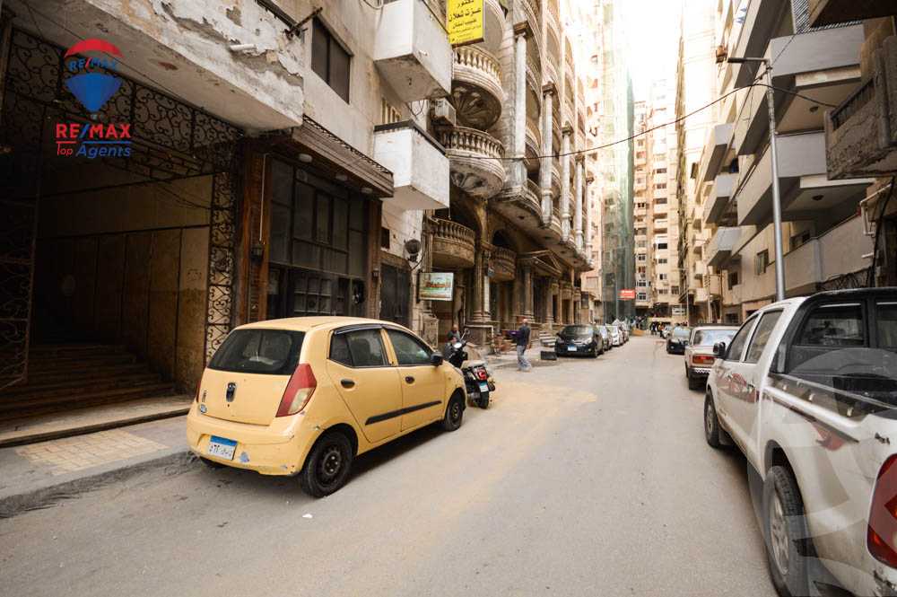 https://aqarmap.com.eg/ar/listing/3901703-for-rent-alexandria-lauran-ahmed-zou-al-fekar-st