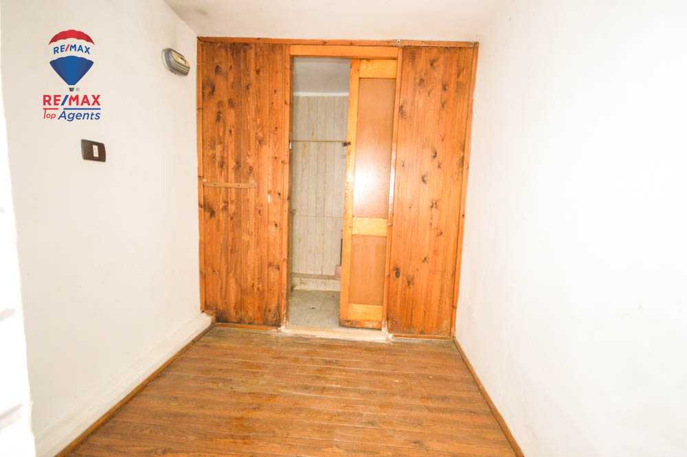 https://aqarmap.com.eg/ar/listing/3901703-for-rent-alexandria-lauran-ahmed-zou-al-fekar-st