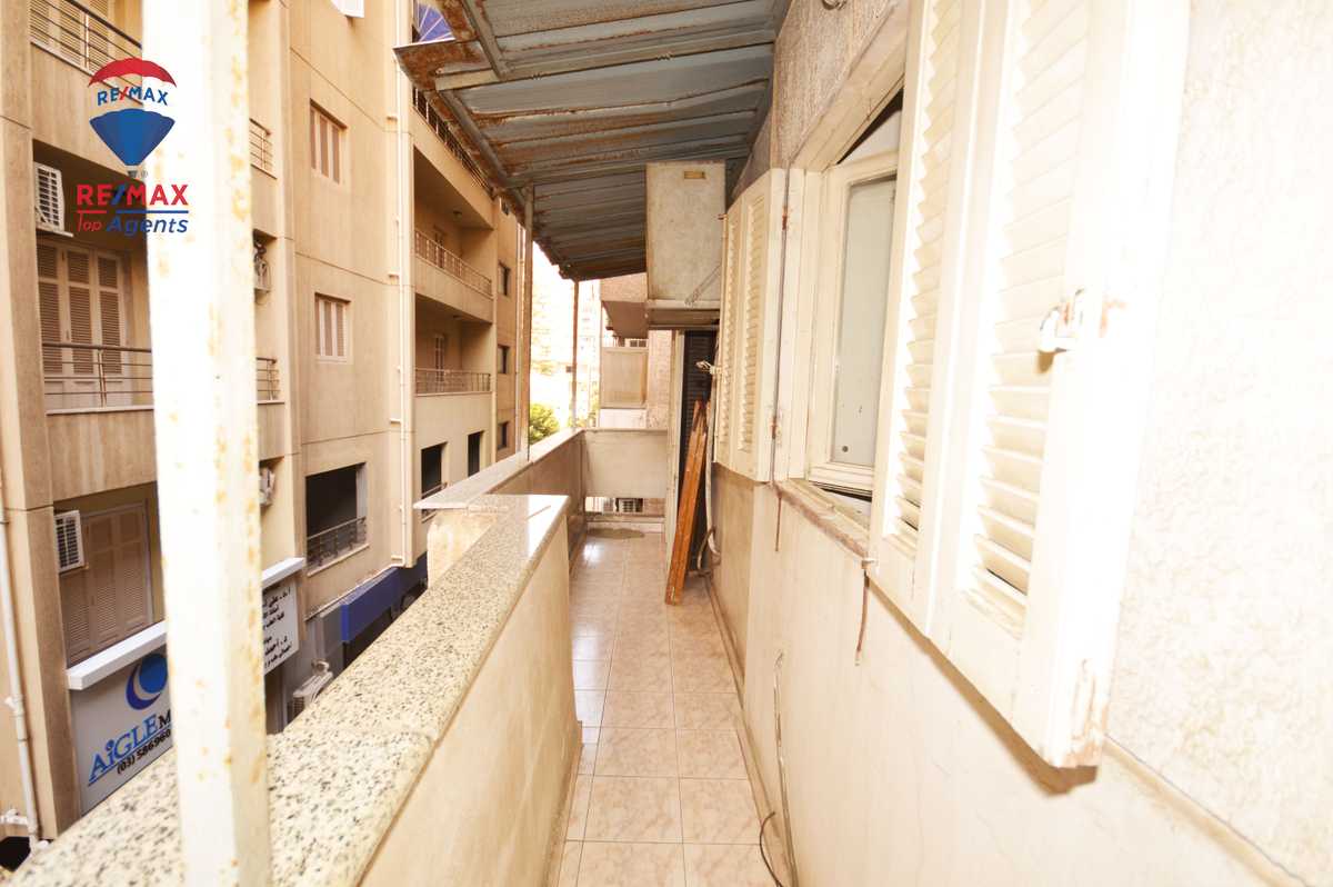 https://aqarmap.com.eg/ar/listing/4331305-for-sale-alexandria-glim-shr-bw-qyr-tryq-lhry
