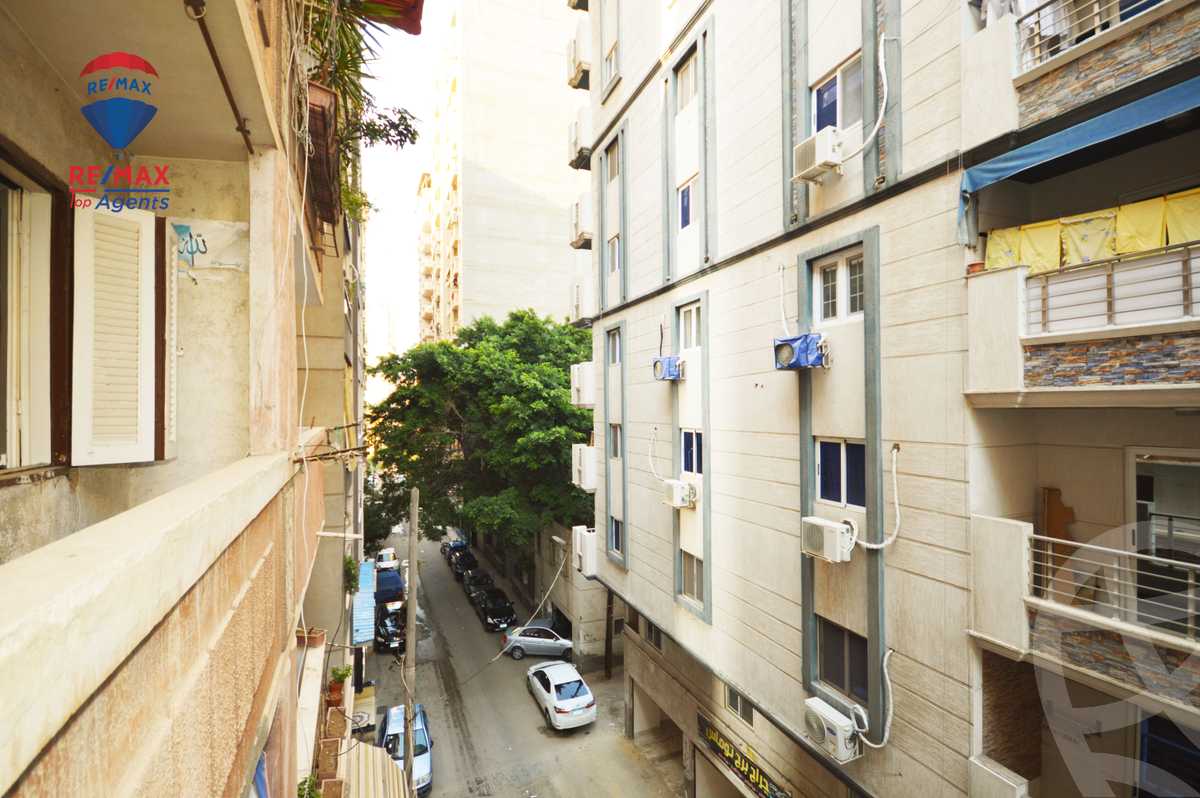 https://aqarmap.com.eg/en/listing/4368215-for-sale-alexandria-kafr-abdo-kafr-abdou-st