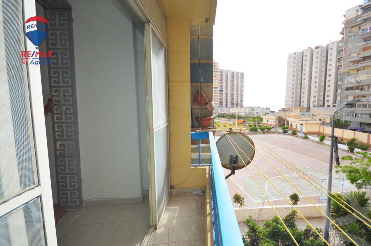 https://aqarmap.com.eg/ar/listing/5944369-for-sale-alexandria-el-mandara-alex-el-mandara-bahri-sidi-kamal-st