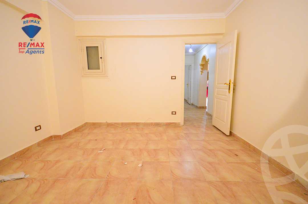 https://aqarmap.com.eg/ar/listing/6259737-for-sale-alexandria-sidi-gaber-shr-sydy-jbr