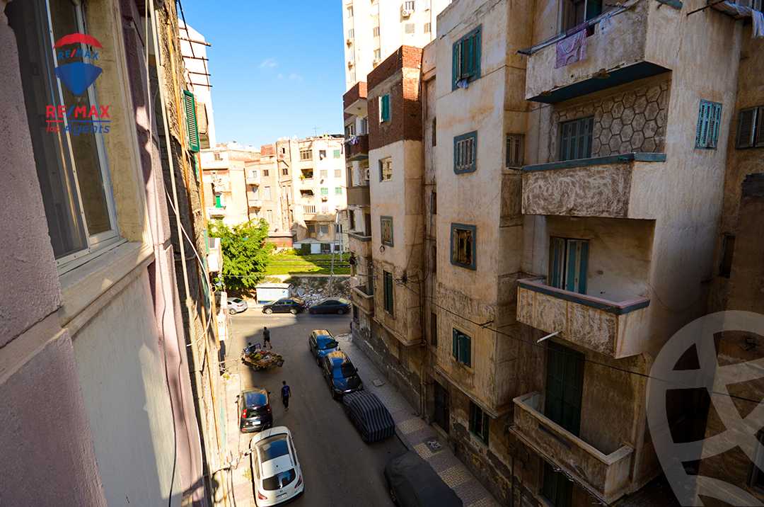 https://aqarmap.com.eg/ar/listing/6259737-for-sale-alexandria-sidi-gaber-shr-sydy-jbr
