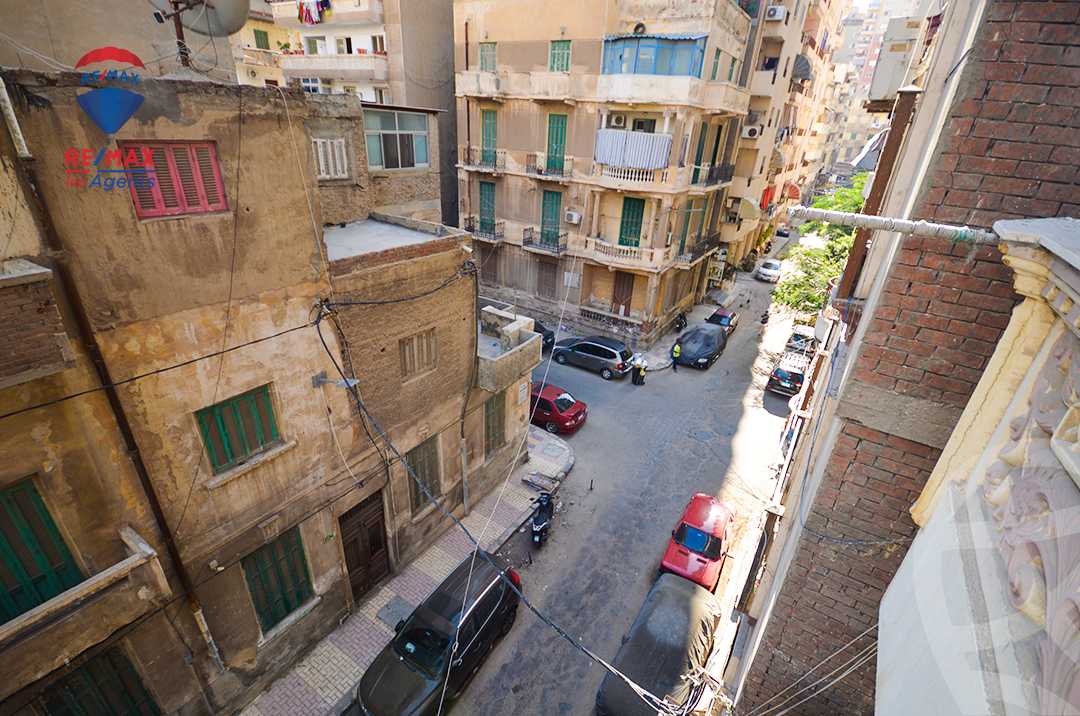 https://aqarmap.com.eg/ar/listing/6259737-for-sale-alexandria-sidi-gaber-shr-sydy-jbr