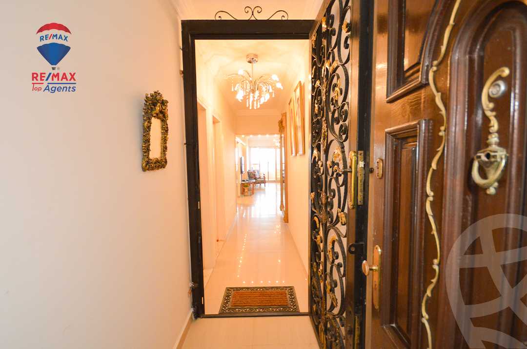https://aqarmap.com.eg/ar/listing/6281949-for-sale-alexandria-el-montazah-compounds-in-el-montazah-royal-plaza-compound-al-halawany