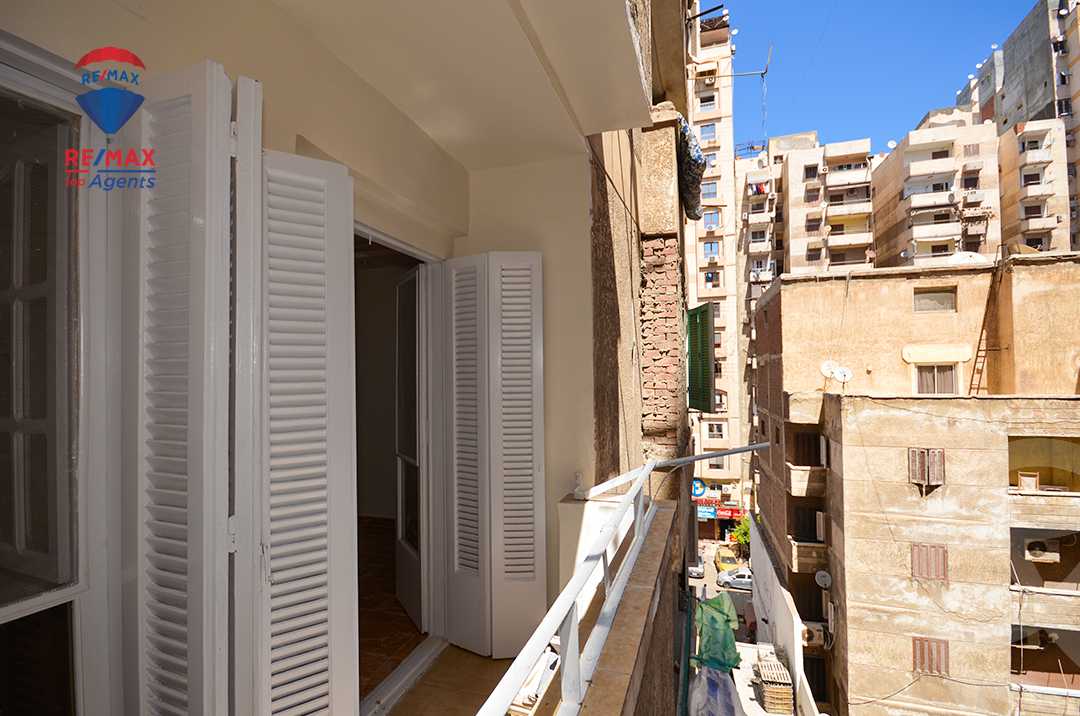 https://aqarmap.com.eg/ar/listing/6309285-for-sale-alexandria-sydy-bshr-sydy-bshr-bhry-gamal-abd-el-nasir-st