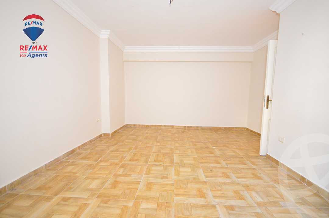 https://aqarmap.com.eg/ar/listing/6359075-for-rent-alexandria-sn-styfnw-abd-el-salam-aref-st