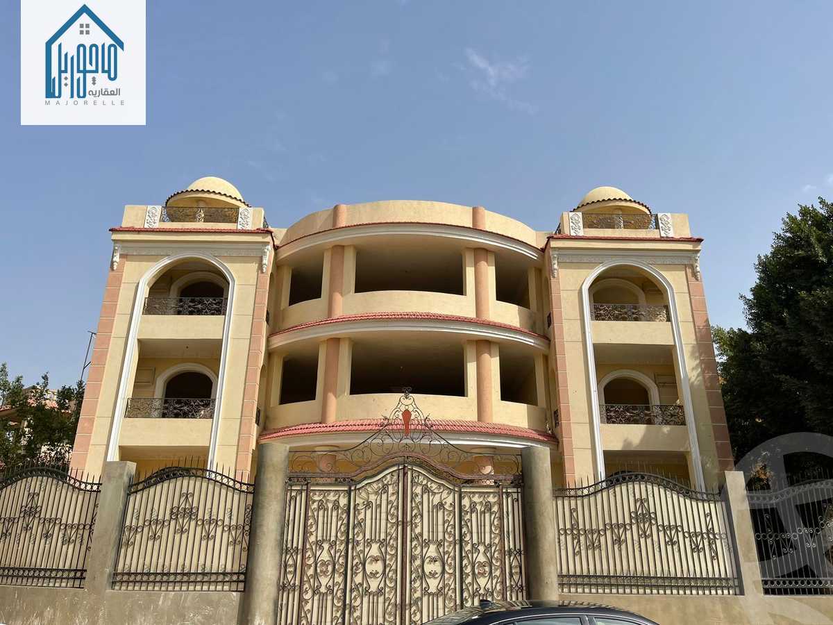 https://aqarmap.com.eg/en/listing/4552156-for-sale-cairo-6th-of-october-featured-neighborhood-first-touristic-village-el-shaheed-mohammed-abdul-latif-alshimi-st