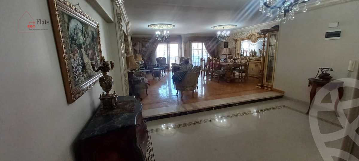 https://aqarmap.com.eg/en/listing/4183185-for-sale-alexandria-kafr-abdo-sant-square-st