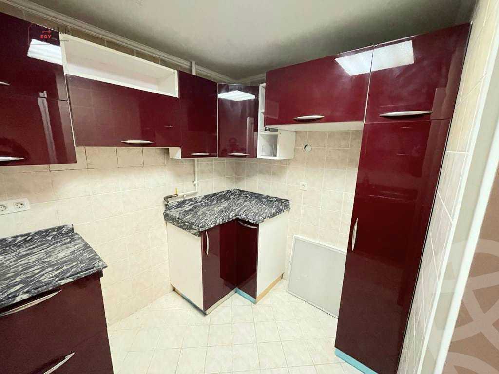 https://aqarmap.com.eg/en/listing/4230162-for-sale-alexandria-kafr-abdo-sant-square-st