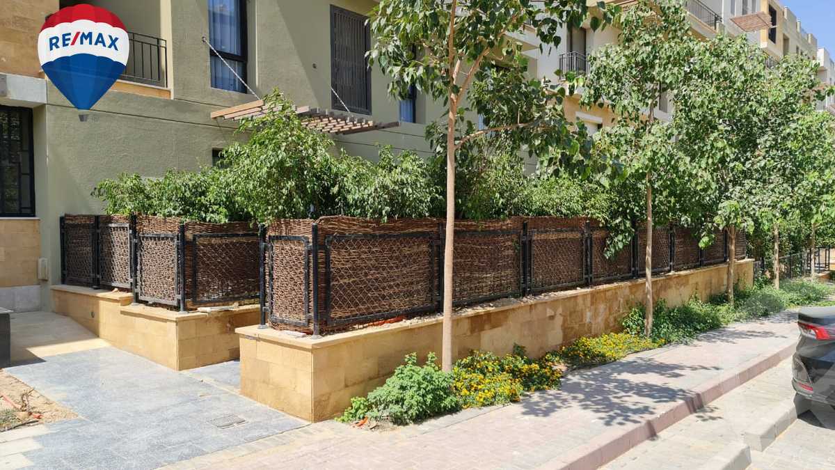 https://aqarmap.com.eg/ar/listing/3861551-for-rent-eastown-parks