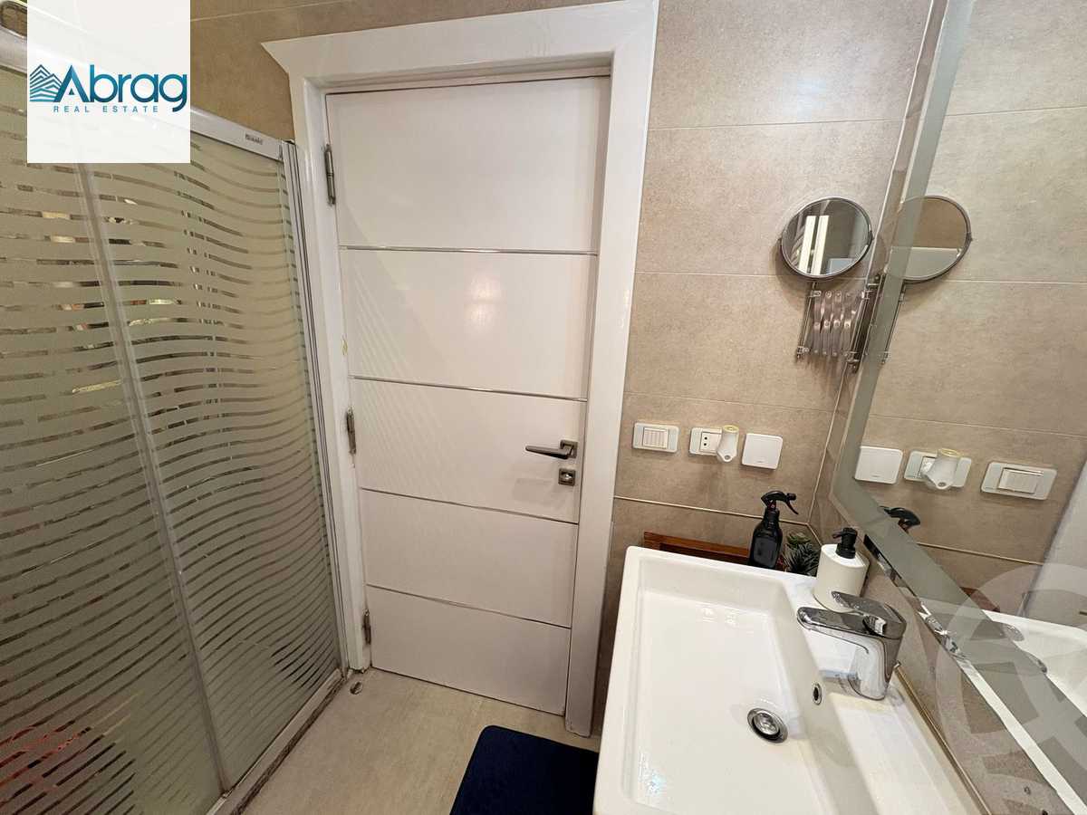 https://aqarmap.com.eg/en/listing/5758862-for-sale-cairo-el-sheikh-zayed-city-compounds-el-khamayel
