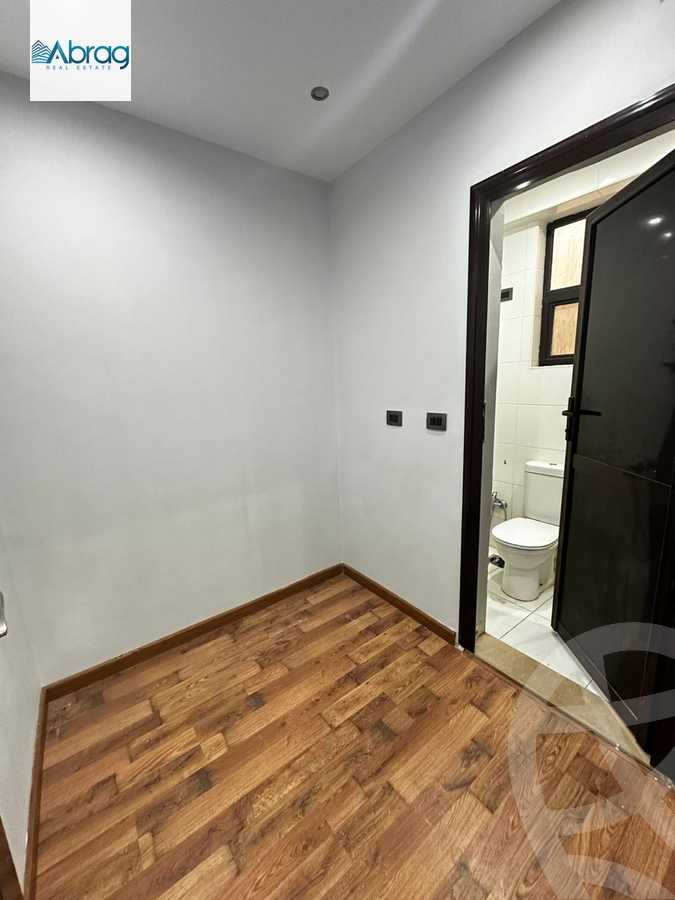https://aqarmap.com.eg/ar/listing/5908046-for-rent-cairo-el-sheikh-zayed-city-compounds-kmbwnd-wyst-twn-swdyk