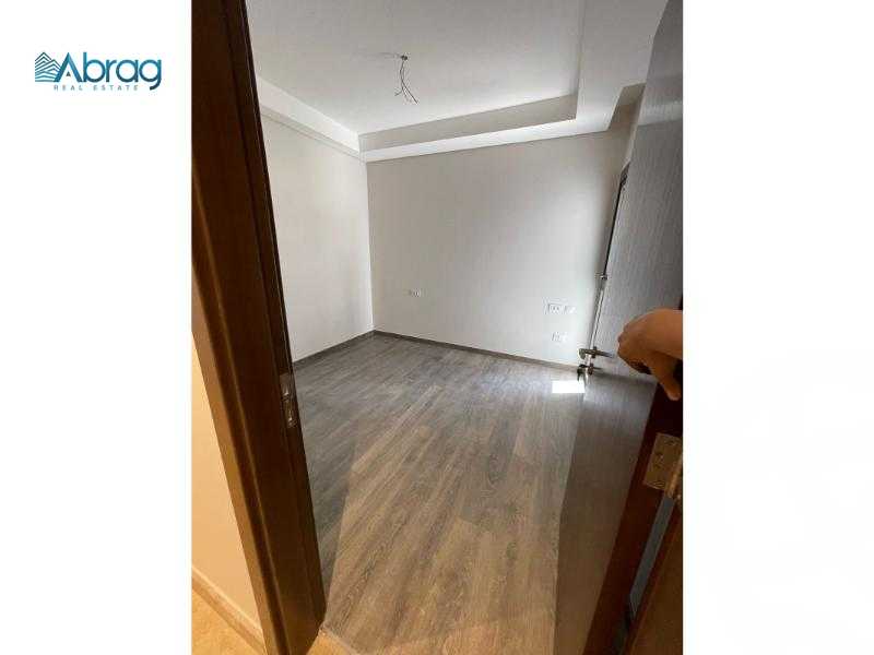 https://aqarmap.com.eg/ar/listing/6088828-for-sale-cairo-el-sheikh-zayed-city-compounds-zyd-wr-llttwyr