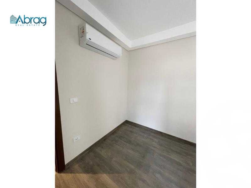 https://aqarmap.com.eg/ar/listing/6088828-for-sale-cairo-el-sheikh-zayed-city-compounds-zyd-wr-llttwyr