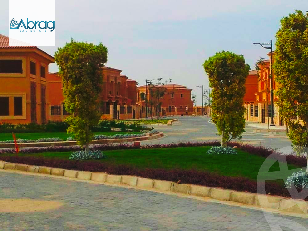 https://aqarmap.com.eg/en/listing/6300070-for-sale-cairo-el-sheikh-zayed-city-compounds-royal-meadows