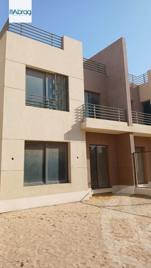 https://aqarmap.com.eg/en/listing/6028501-for-sale-cairo-el-sheikh-zayed-city-compounds-royal-meadows