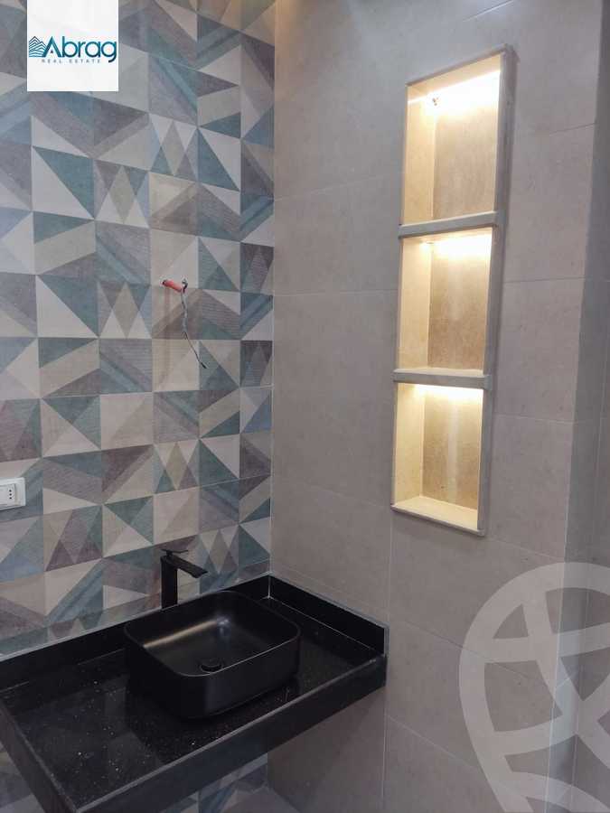 https://aqarmap.com.eg/en/listing/6152169-for-sale-cairo-el-sheikh-zayed-city-compounds-el-khamayel